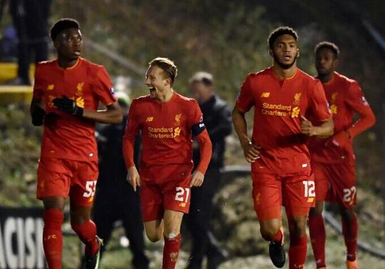 她是海港小球迷，女高中生与海港的故事