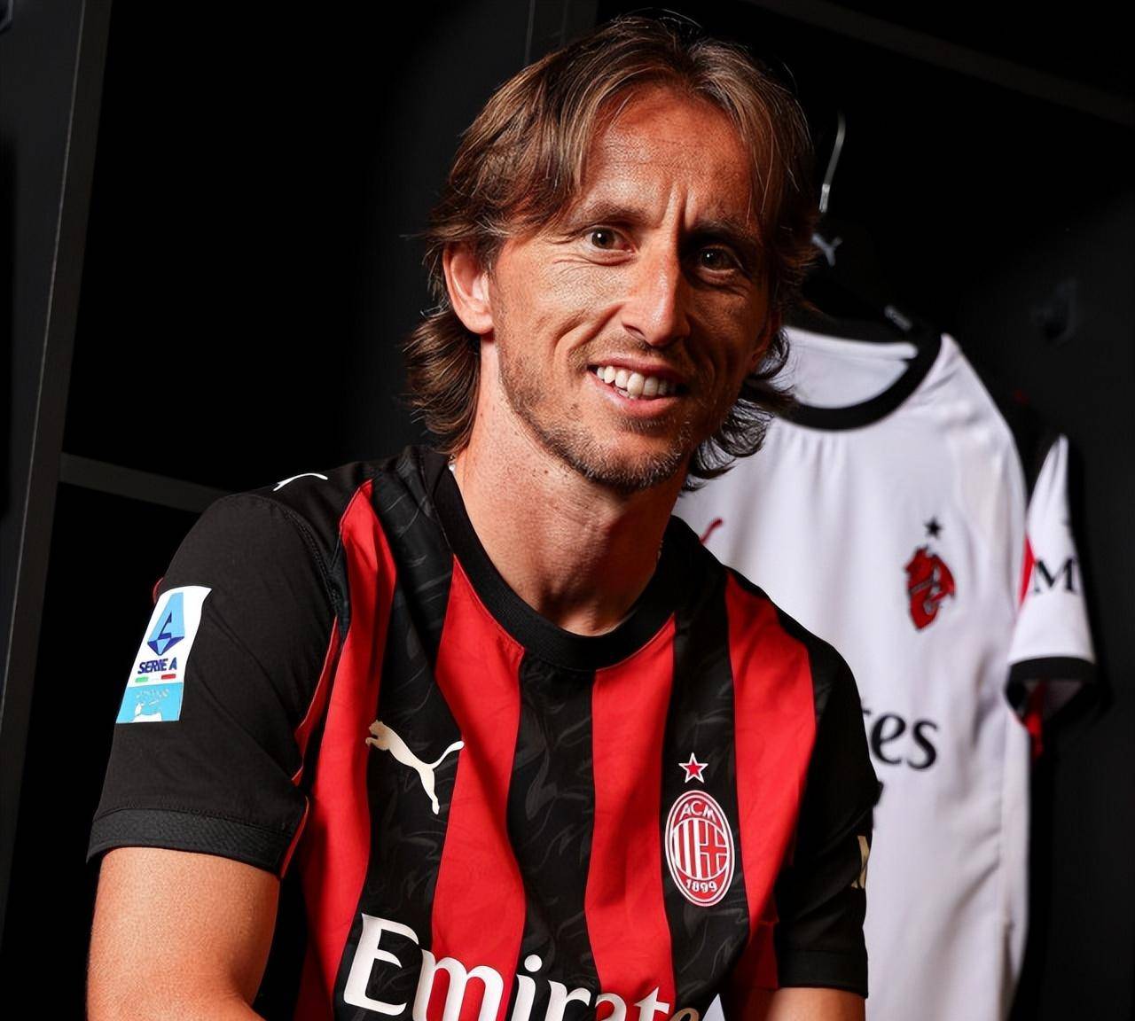 图片报：皇萨仁等豪门都在争夺16岁艾希霍恩，赫塔想和他续约