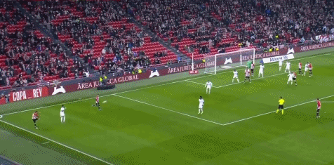 状态不错！4号秀克尼佩尔半场9中7轰18分