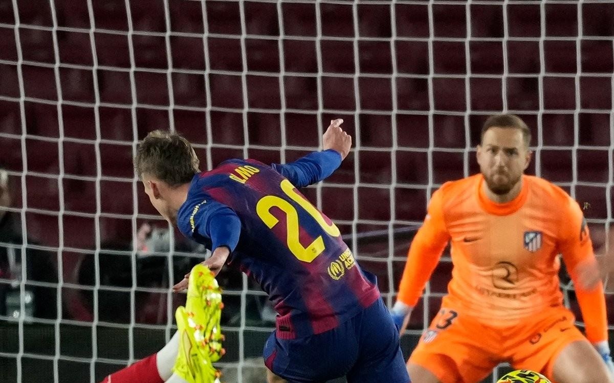 足球意甲射手榜竞争激烈，三人同进12球并列领跑