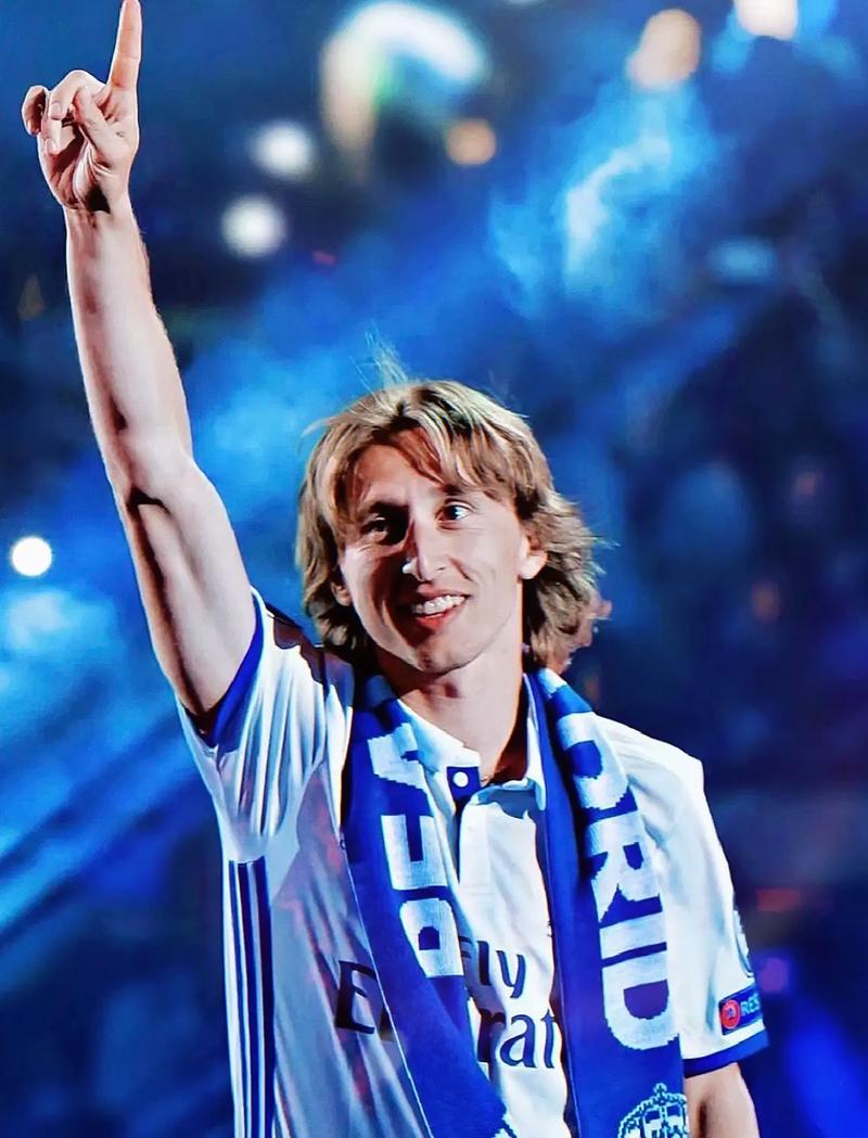 拉眼角引发争议的全北助教宣布辞职，此前因种族歧视被判禁赛5场