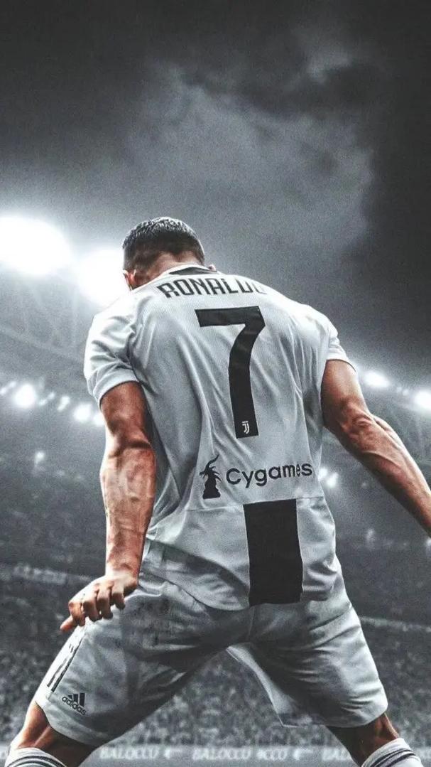 逆天操作！前西汉姆球员社媒炫耀贩毒，被判入狱三年